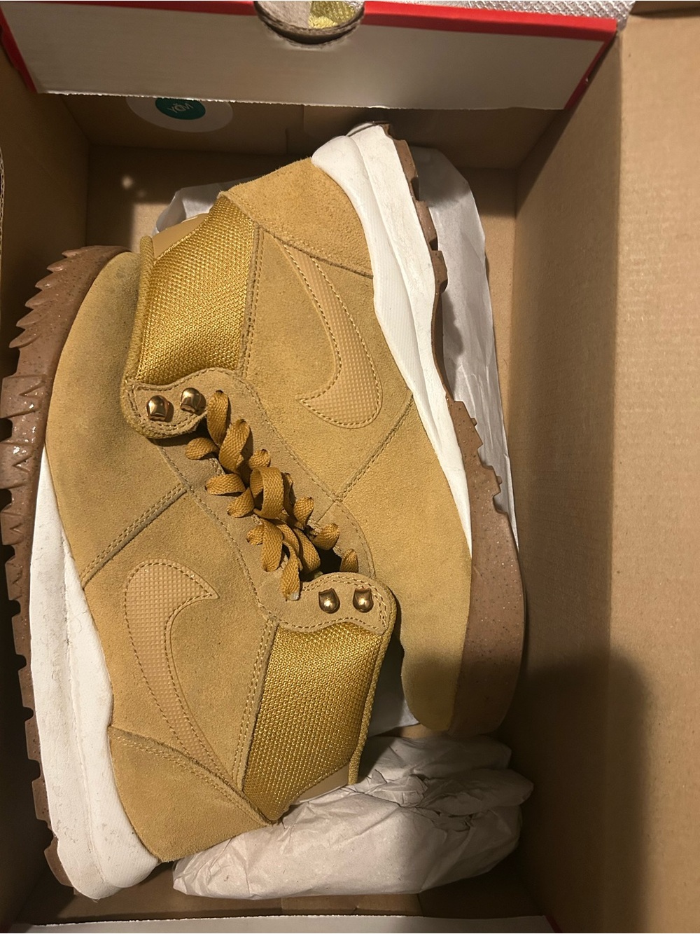 Nike Men’s Suede Trail Sneaker - Mustard (8.5)